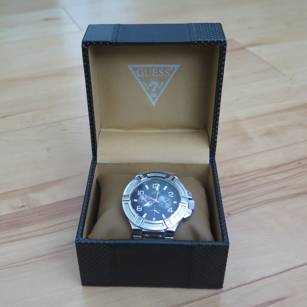 GUESS Rigor Standout Sporty Multi-Function Watch - Picture 2 of 8
